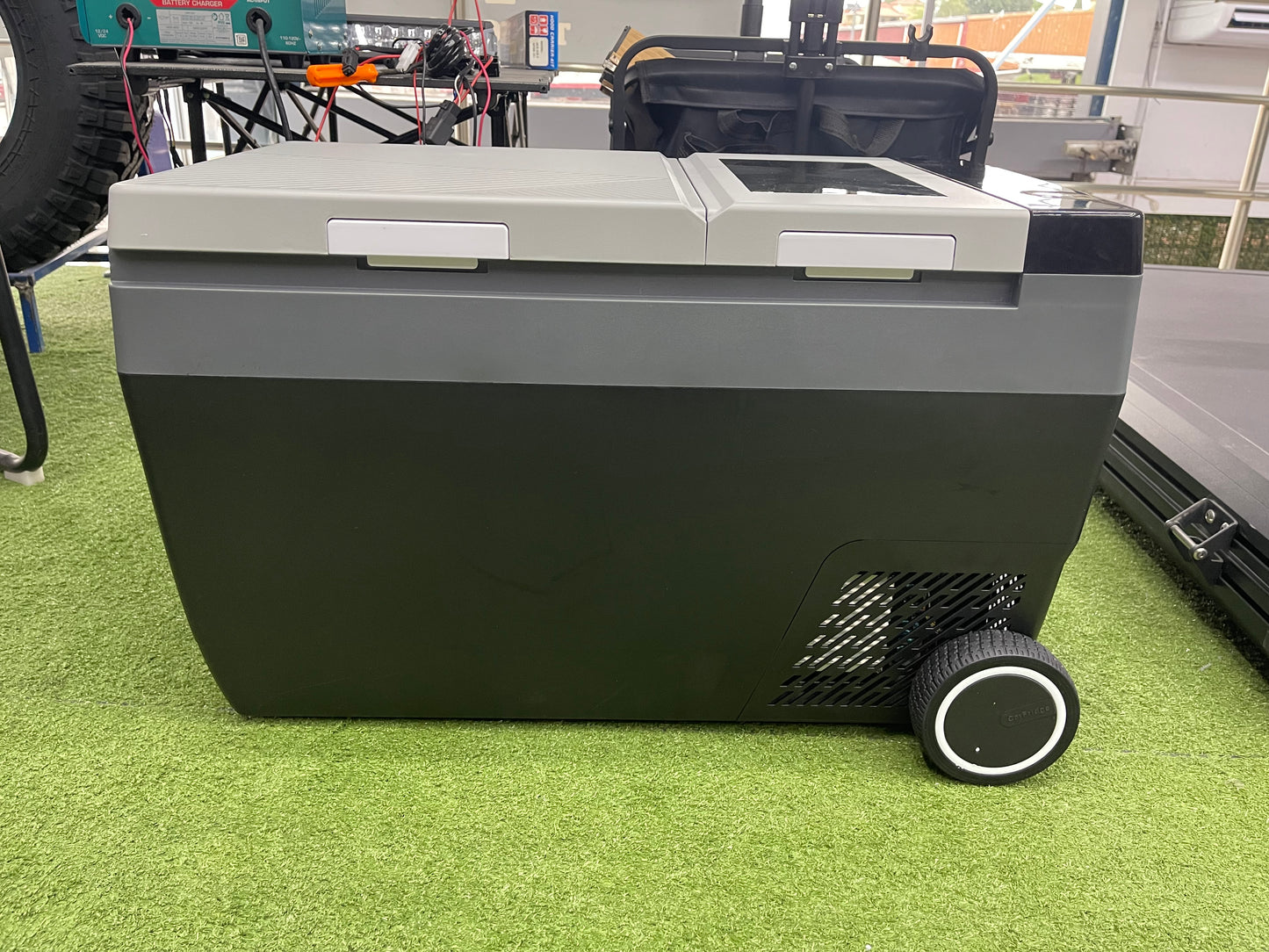 NEVERA PORTATIL CON MAQUINA DE HACER HIELO 45LITROS