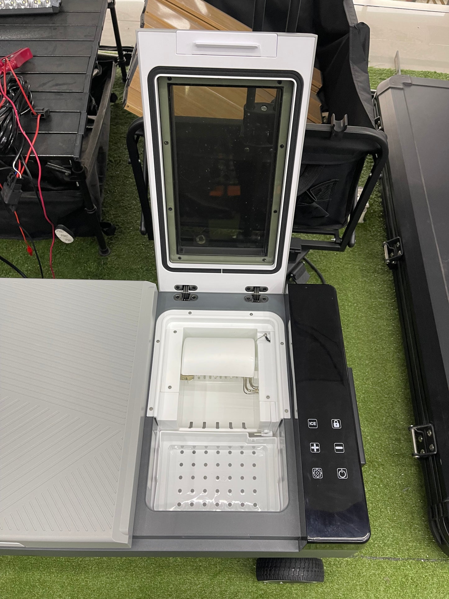 NEVERA PORTATIL CON MAQUINA DE HACER HIELO 45LITROS