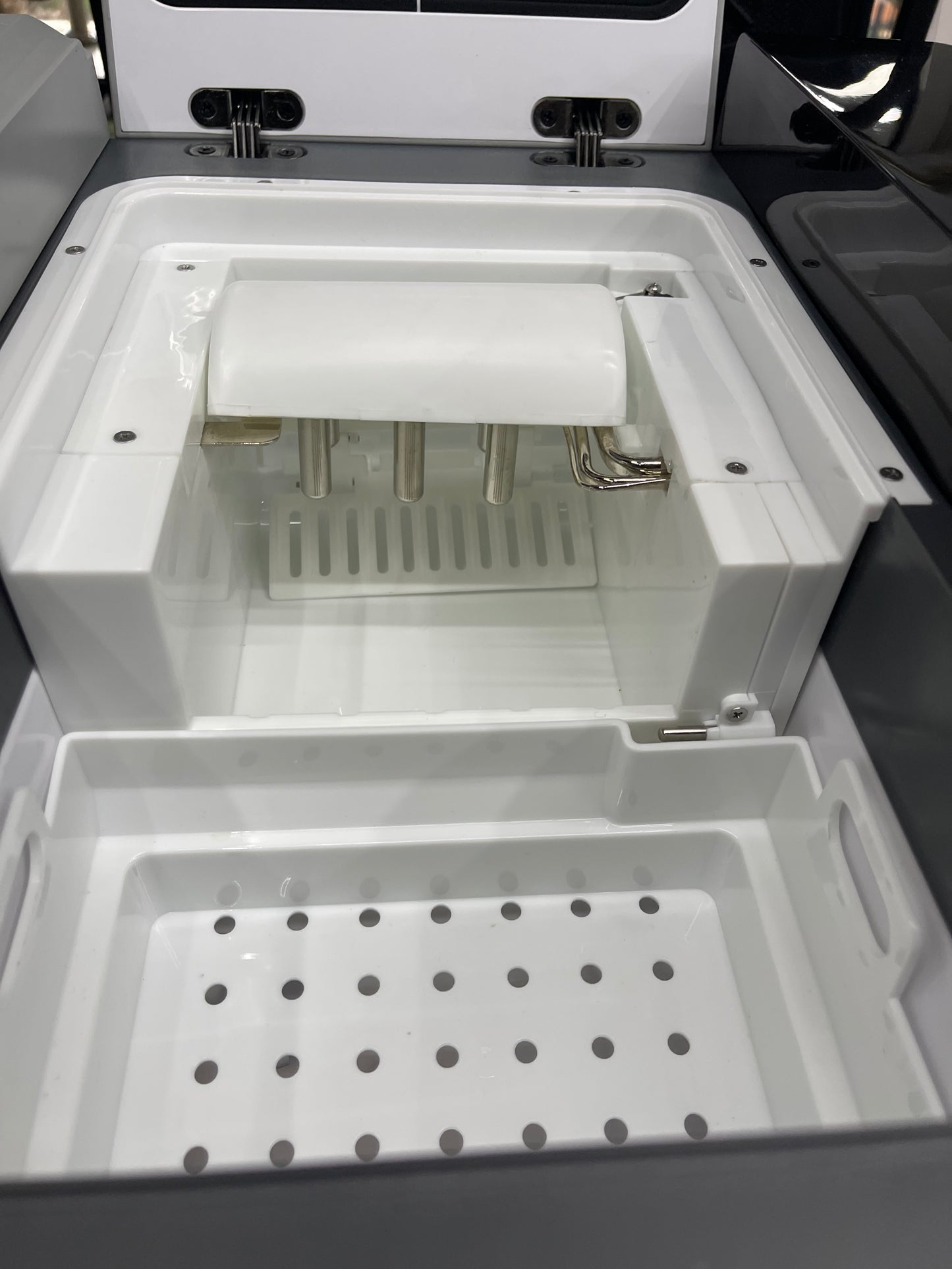 NEVERA PORTATIL CON MAQUINA DE HACER HIELO 45LITROS