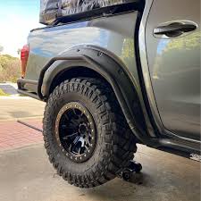 NISSAN NP300 2016-2024 WIDE POCKET FENDER FLARE