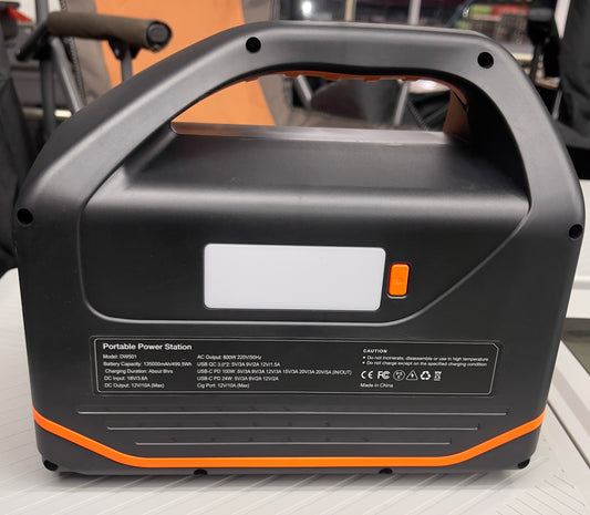 Batería de litio portátil, central eléctrica DW600, soporte de carga solar, multiple puerto de USB, protección de sobre corriente/bajo voltaje/sobre temperatura/corto circuito