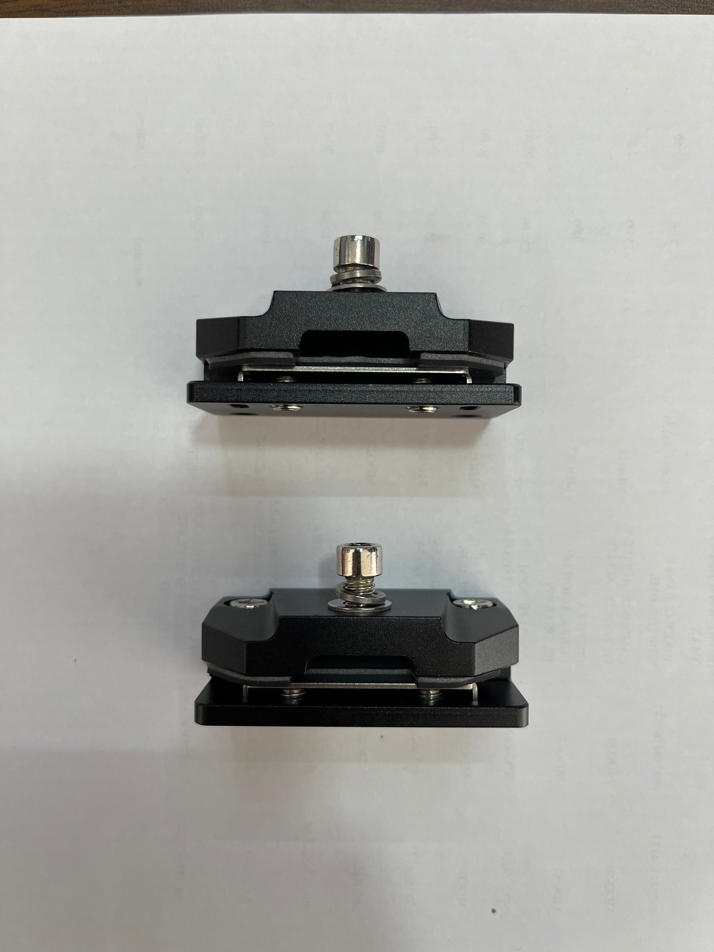 Soporte de montaje para barra de luz LED, en ALUMINIO 2 piezas, ajuste universal en el capó, para luz de trabajo LED, soporte con abrazadera para todoterreno, camión o SUV, instalación sin taladrar