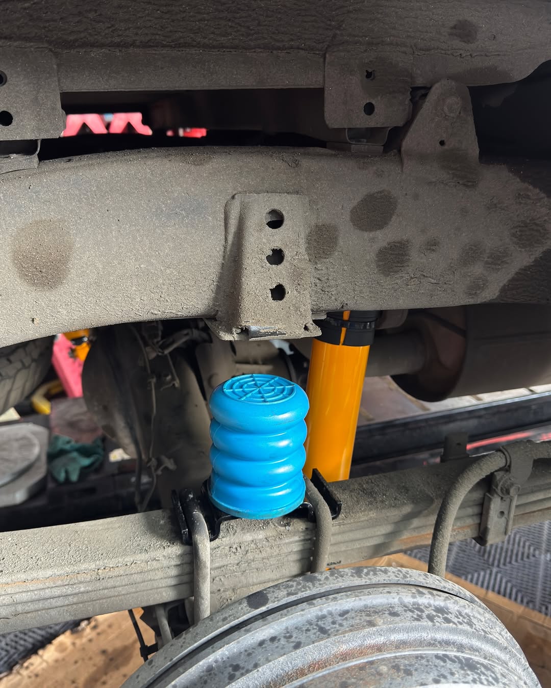 STR 4X4 TWIN TUBE FOAM CELL SHOCK 2-3" KIT PARA TOYOTA HILUX(TODOS LOS AÑOS)